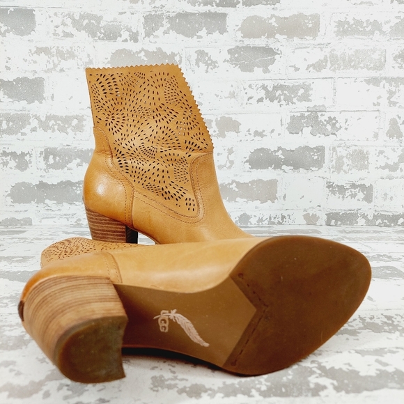 UGG Thames Tan Brown Leather Almond Toe Fold Over Lasercut Heeled Boots i420 - Picture 9 of 12